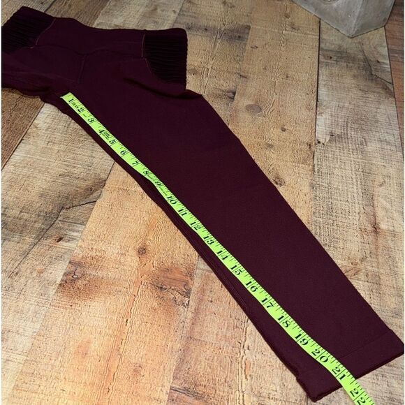 Lululemon Aphrodite Crop
Bordeaux Drama - Picture 14 of 15